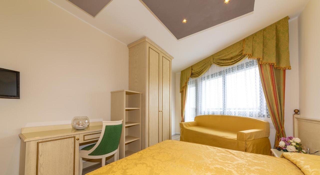 לידו די ג'סולו Hotel Carlton מראה חיצוני תמונה