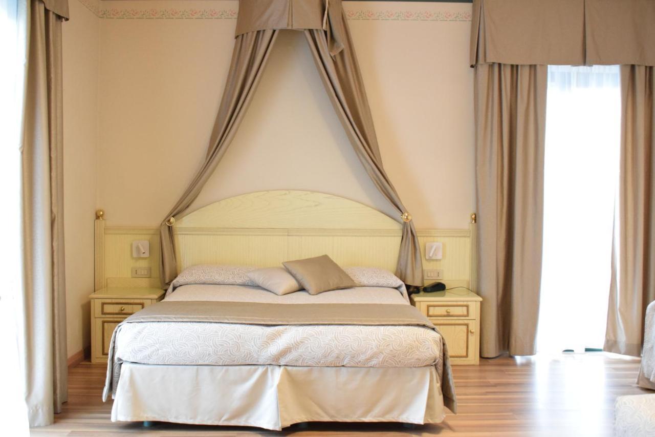 לידו די ג'סולו Hotel Carlton מראה חיצוני תמונה