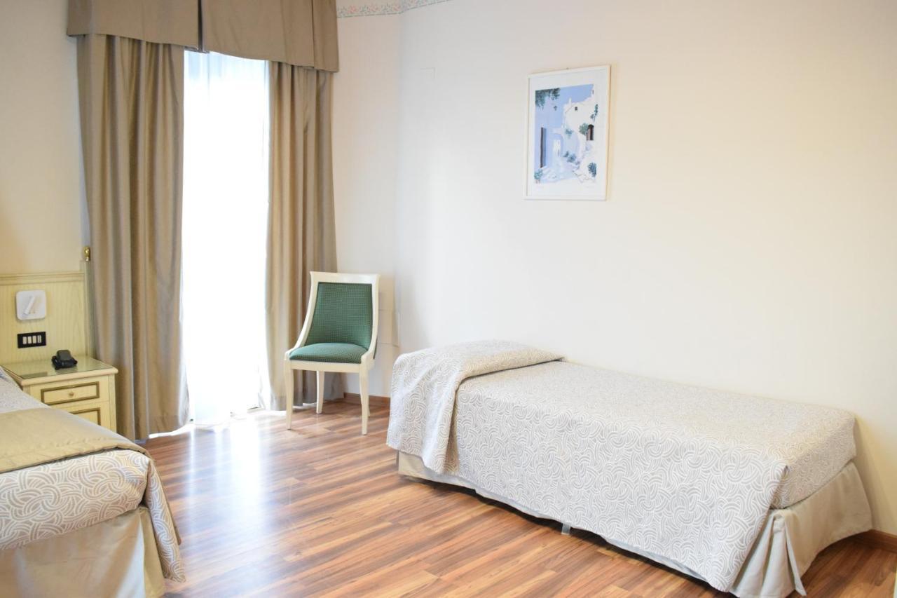 לידו די ג'סולו Hotel Carlton מראה חיצוני תמונה